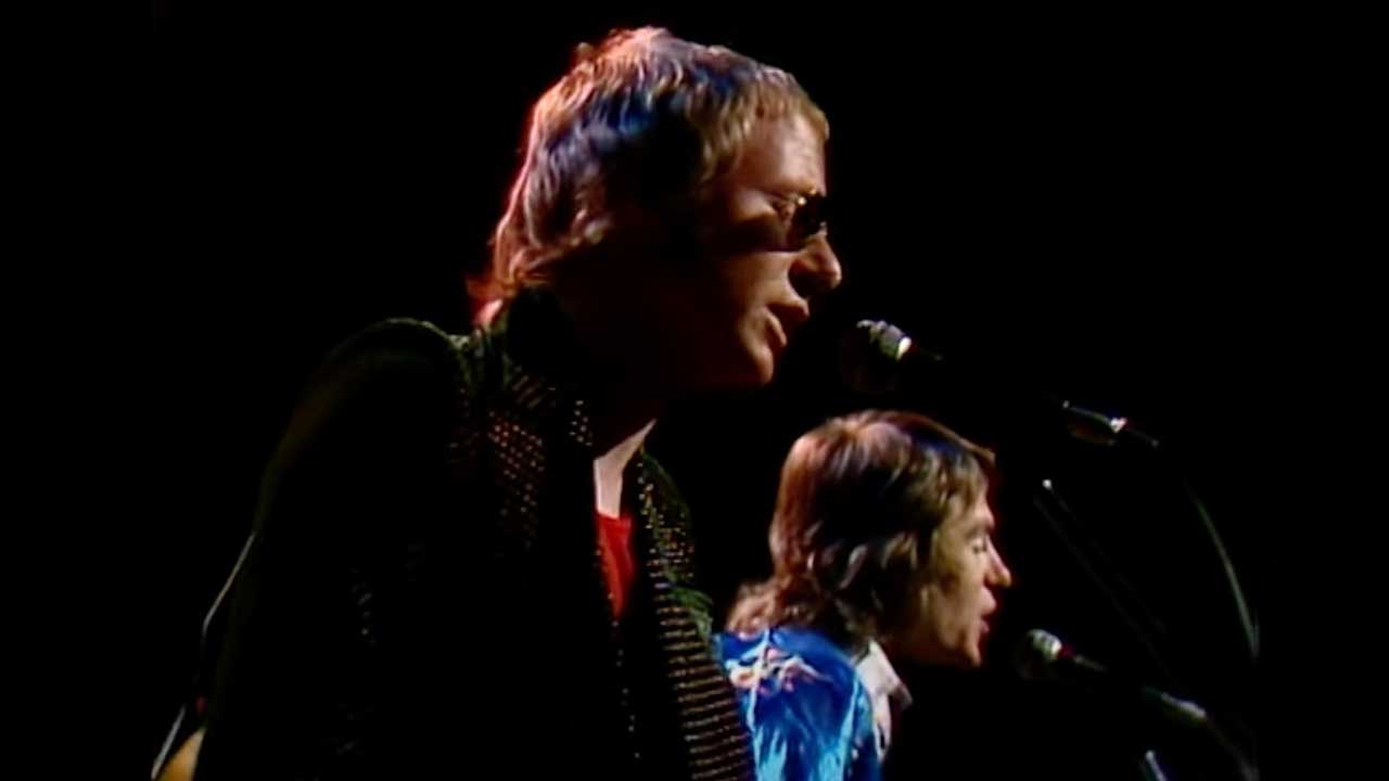 watch-wishbone-ash-play-the-classic-blowin’-free-on-the-midnight-special-50-years-ago