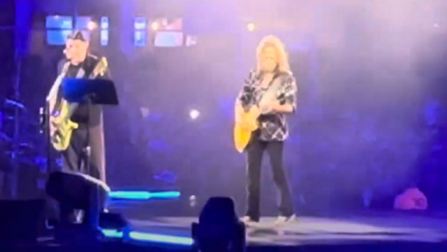 METALLICA Covers “Sweet Caroline” By NEIL DIAMOND Live In Concert; Fan-Filmed Video