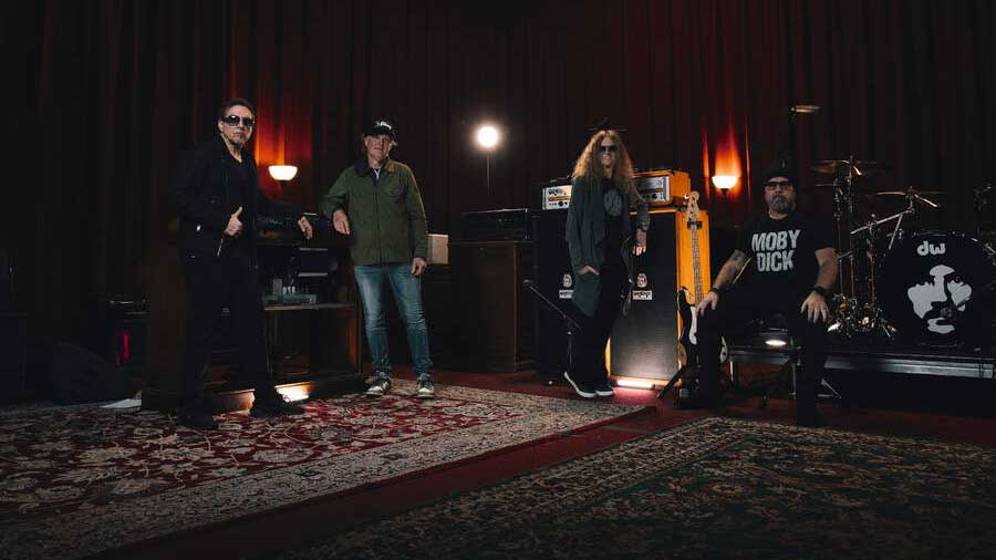 “there’s-magic-in-this-band.-there-is-real-magic-with-these-four-members”:-black-country-communion-and-the-proud-return-of-classic-rock