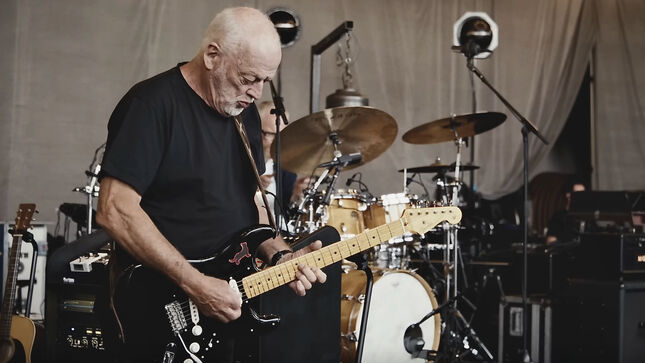 pink-floyd-legend-david-gilmour-releases-“breathe-(in-the-air)”-/-“time”-tour-rehearsal-video