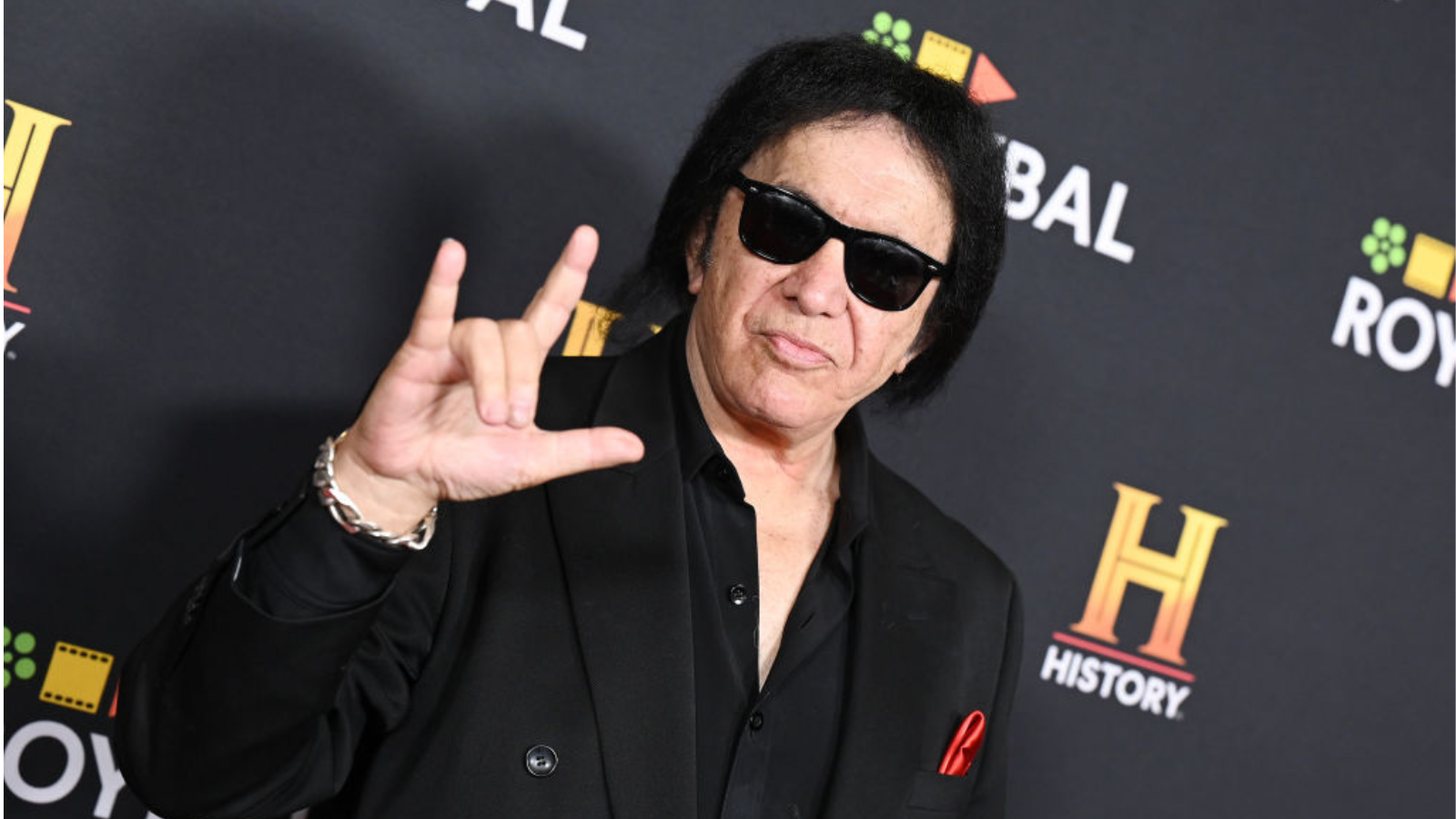 gene-simmons:-“i’m-okay-with-being-labelled-an-asshole”