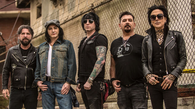 la.-guns-vocalist-phil-lewis-describes-new-album-–-“sleezy,-funny,-thoughtful,-sad,-heavy-and-a-little-weird-too”