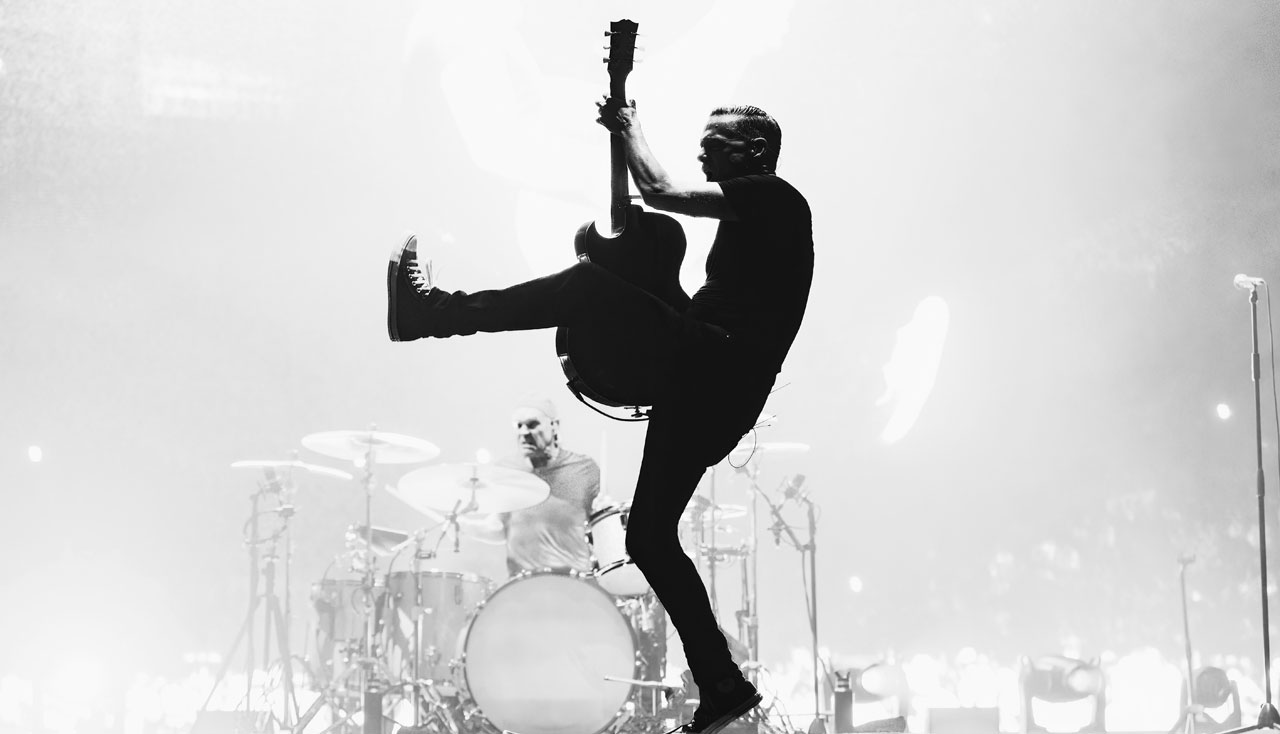bryan-adams-announces-roll-with-the-punches-uk-arena-tour