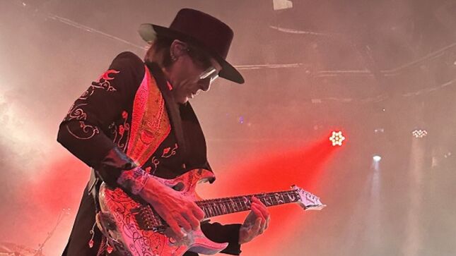 STEVE VAI Unveils Hand-Painted “Ivya” Guitar – “I Might Call Myself A Glorified Doodler”