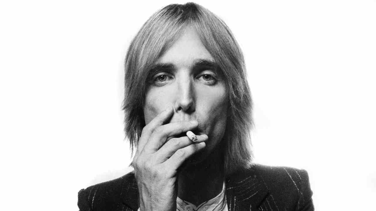 “they’re-starting-to-call-us-punks-it-was-absurd,-these-stupid-labels.-one-day-i-said-to-a-guy,-‘if-you-call-me-a-punk-again,-i’m-gonna-cut-ya’”:-how-tom-petty-took-on-the-record-industry-and-won-with-damn-the-torpedoes