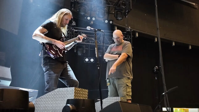 ola-englund-test-drives-dream-theater-guitarist-john-petrucci’s-2024-tour-rig;-video