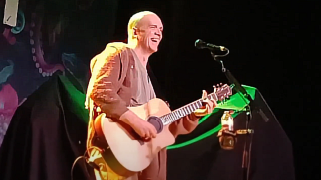 DEVIN TOWNSEND – Fan-Filmed Video Of Solo Glasgow Acoustic Show Available