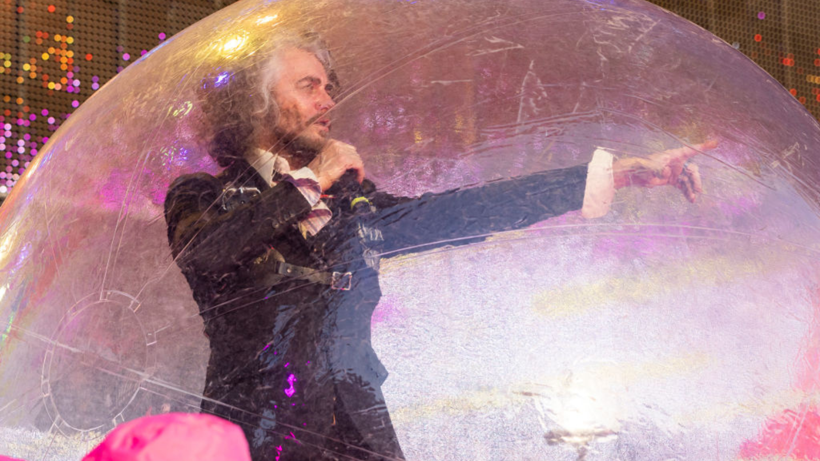 “his-ear-was-very-crusty.”-flaming-lips-frontman-wayne-coyne-on-meeting-paul-mccartney-for-the-first-time