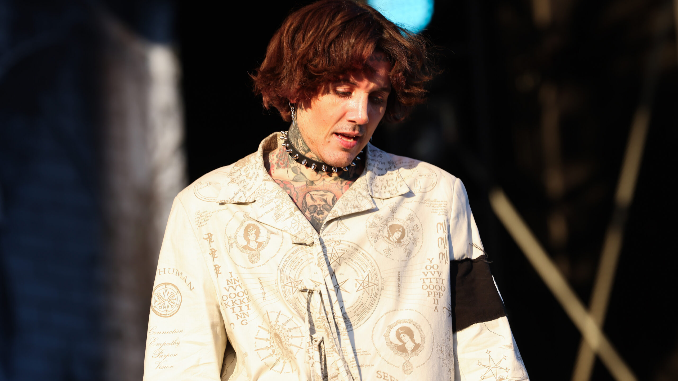 oli-sykes-says-bring-me-the-horizon-are-considering-going-on-hiatus:-“we-need-time-to-recharge-our-batteries-and-have-that-time-away”