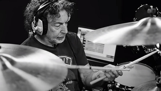 Drum Legend SIMON PHILLIPS On His 2014 Departure From TOTO – “The Whole Dynamic Of The Band Had Changed; I Just Felt It Had Run Its Course” (Video)