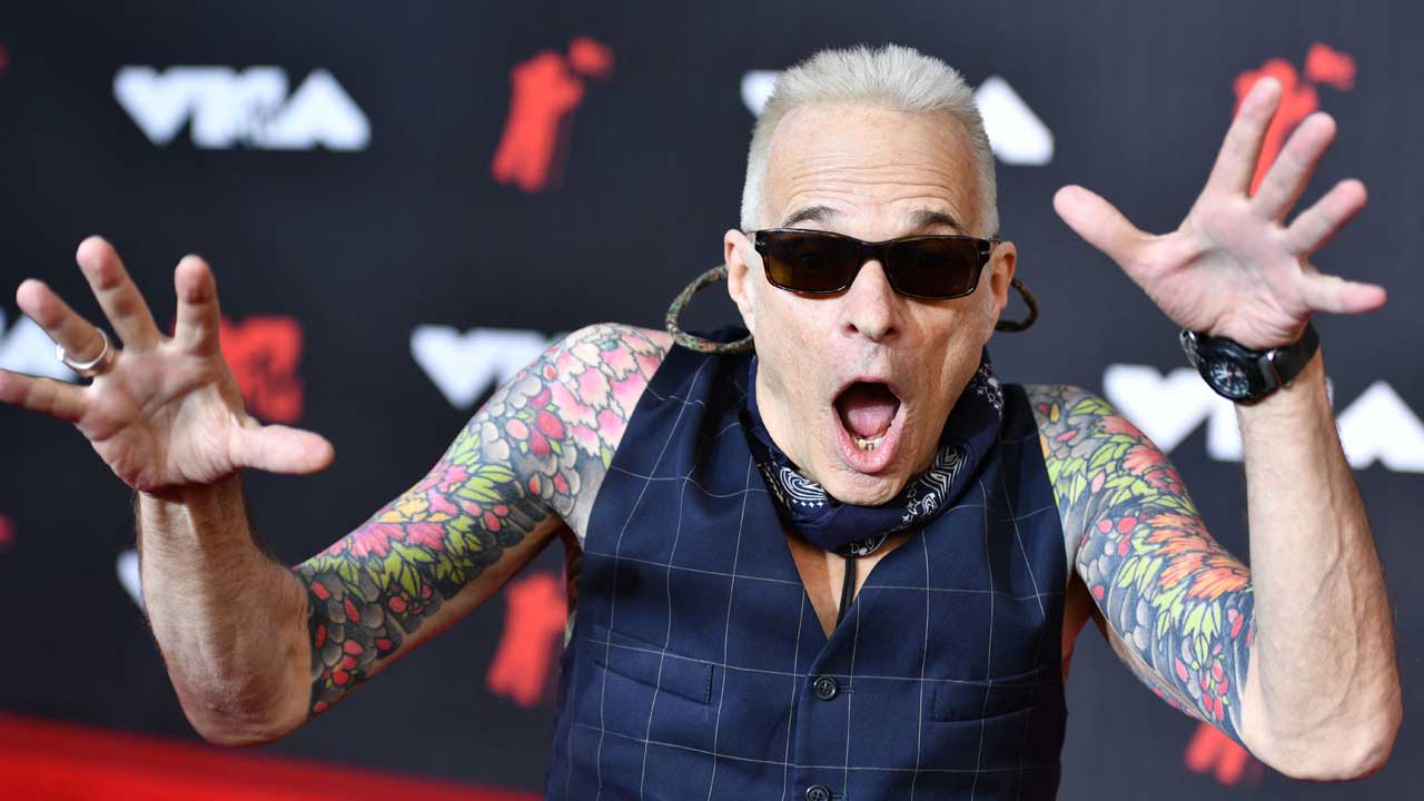 david-lee-roth-continues-to-move-in-mysterious-ways-with-new-blues-song-forgiveness