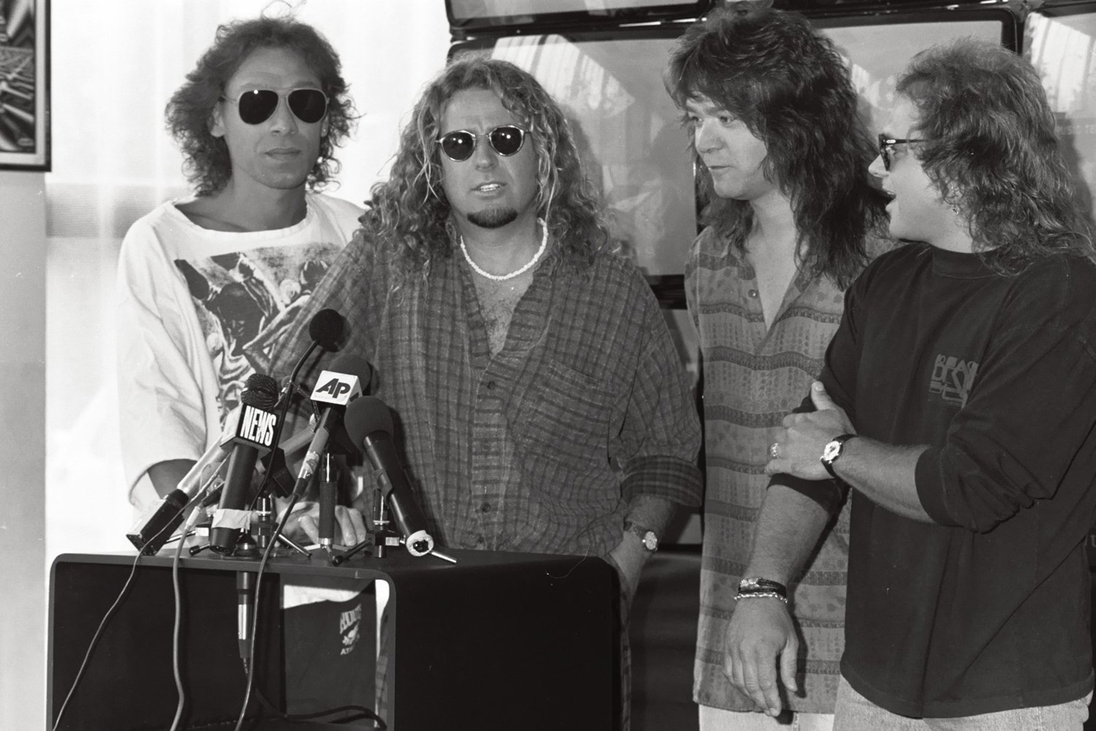 sammy-hagar-accuses-alex-van-halen-of-committing-‘blasphemy’