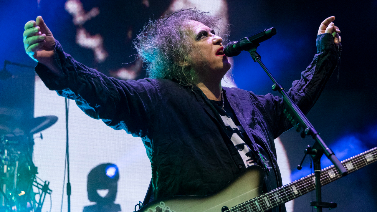 the-cure’s-new-album-could-be-out-this-summer,-and-robert-smith-has-just-detailed-two-songs-set-to-appear-on-it