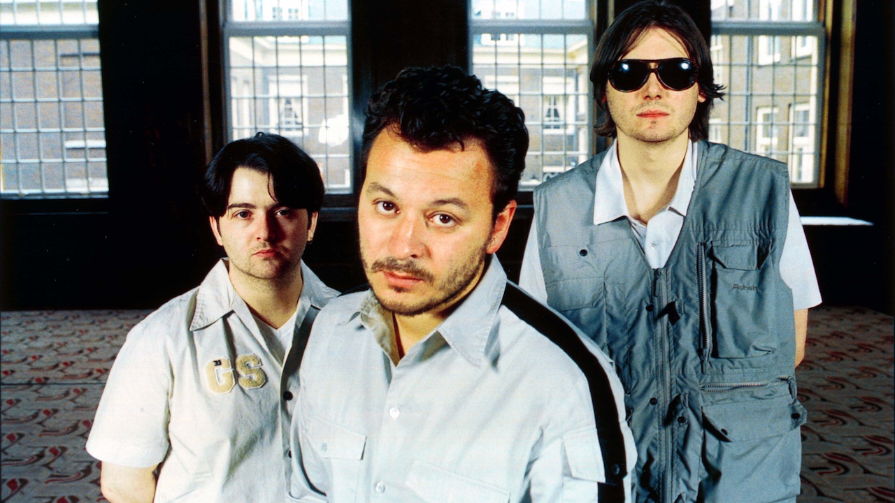 “it-feels-like-our-last-punk-single,-this-mad-little-blip-on-the-radar”:-the-story-behind-the-manics’-2000-hit-the-masses-against-the-classes