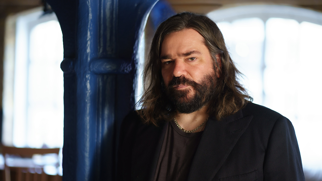 matt-berry-shares-psychedelic-new-single-wedding-photo-stranger