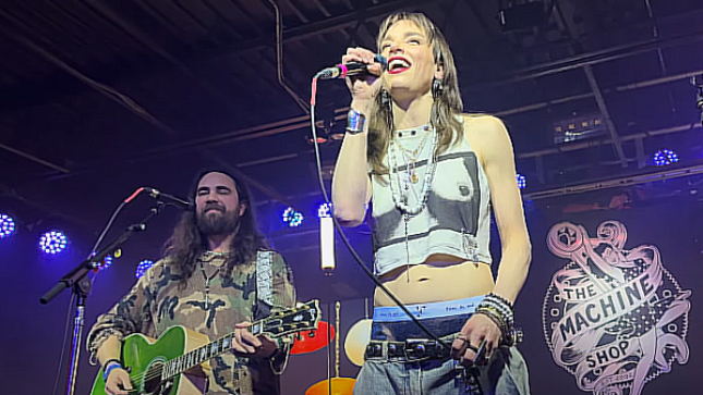 halestorm-–-fan-filmed-video-of-the-living-room-sessions-tour-kick-off-show-in-michigan-streaming