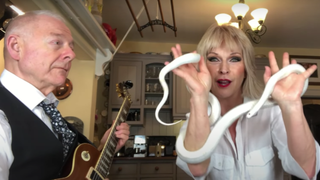 robert-fripp-&-toyah-perform-foo-fighters-hit-“everlong”-for-sunday-lunch-(video)