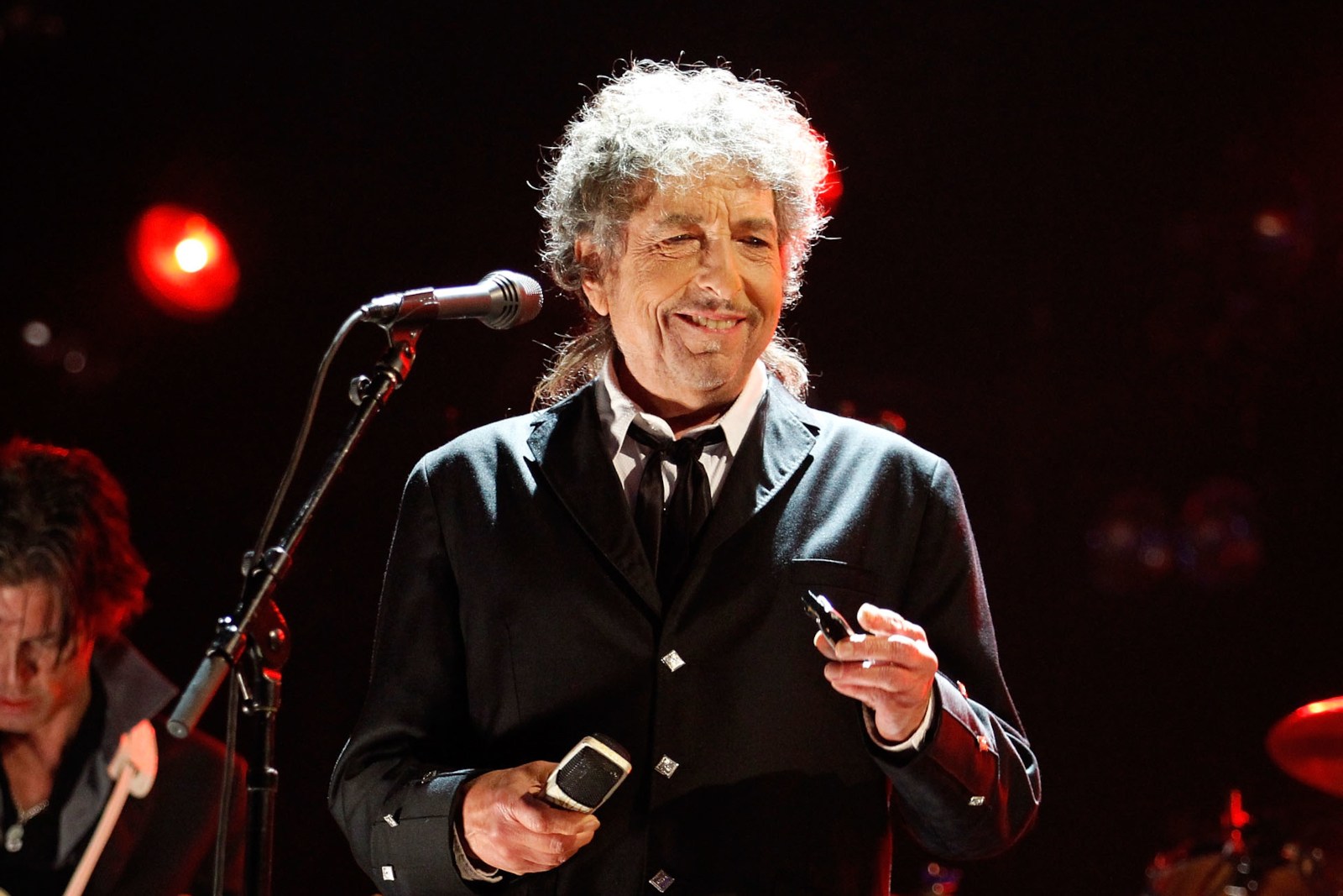 bob-dylan-announces-expanded-2025-tour-dates