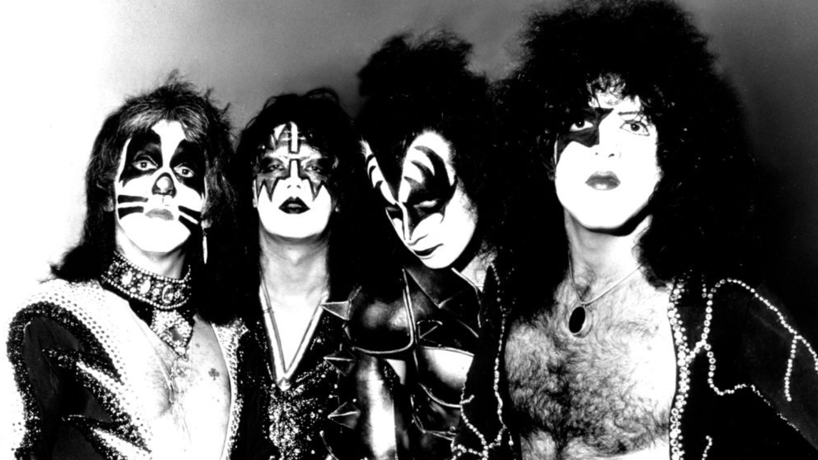 “he-immediately-tore-open-the-doors-of-what-could-be.”-gene-simmons-recalls-being-blown-away-by-ace-frehley’s-kiss-audition