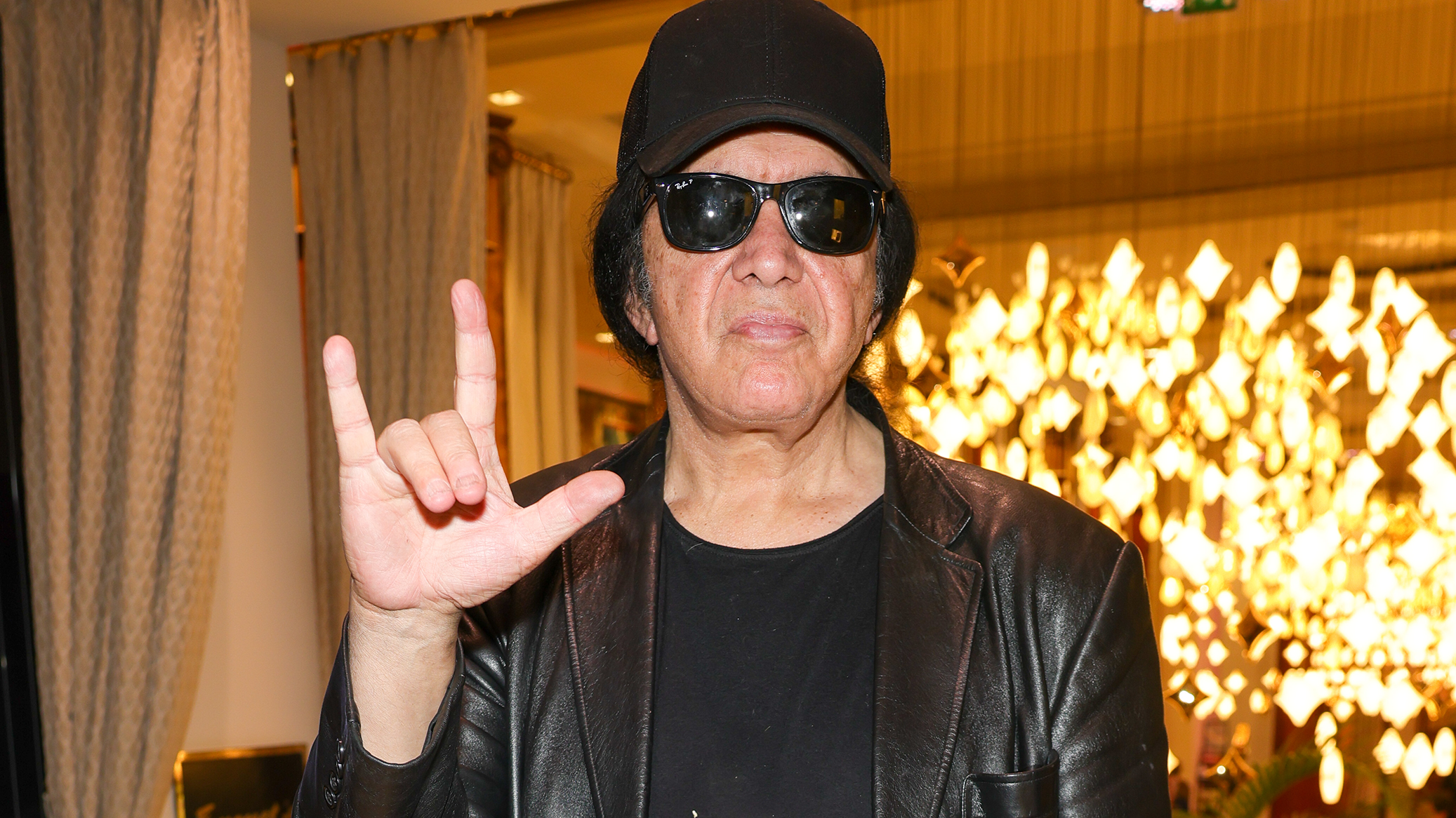 kiss’-gene-simmons-says-there-are-no-more-big-rock-bands:-“they-don’t-exist.-name-one,-if-you-can-think”