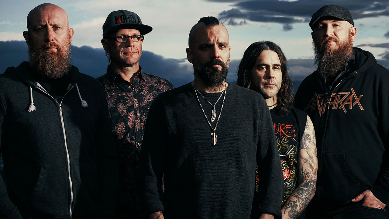 “I would hide out before the show, play the set, hide out after, not be sociable, not have fun, and that just started wearing thin on me”: Jesse Leach explains his 2002 Killswitch Engage exit