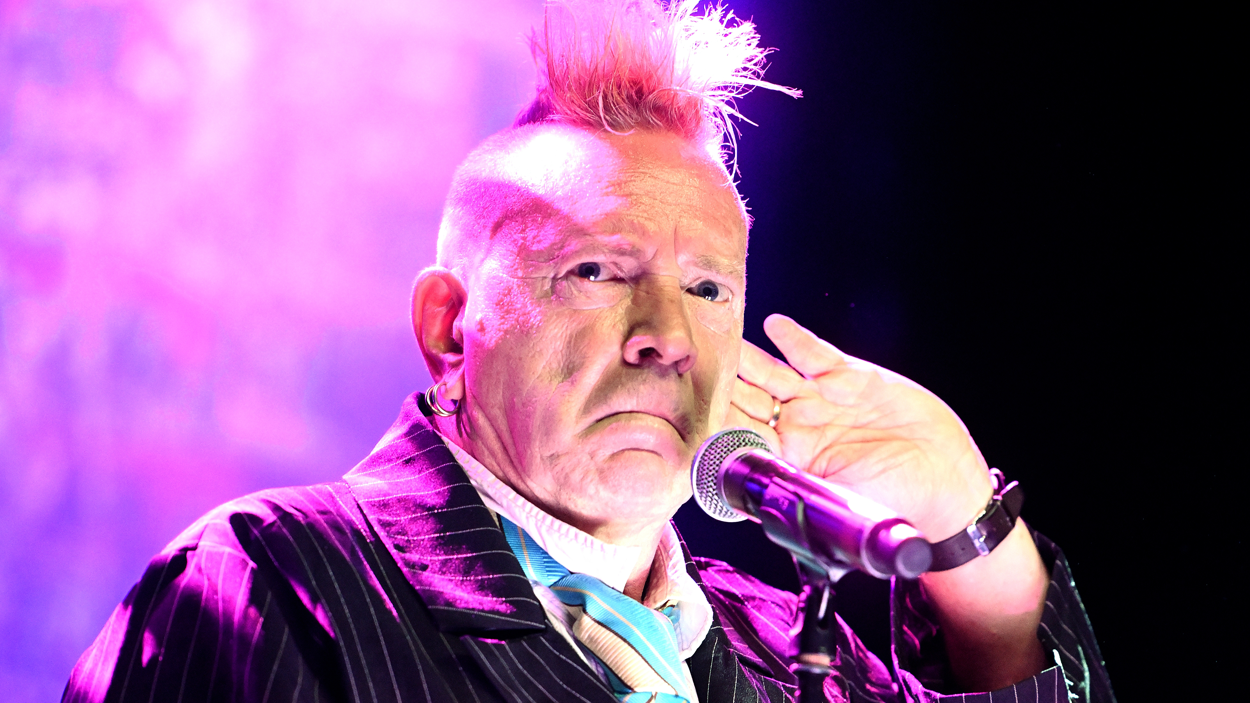 john-lydon-is-“pissed-off”-about-the-sex-pistols-replacing-him-with-frank-carter:-“they’re-trying-to-trivialise-the-whole-show-to-get-away-with-karaoke”