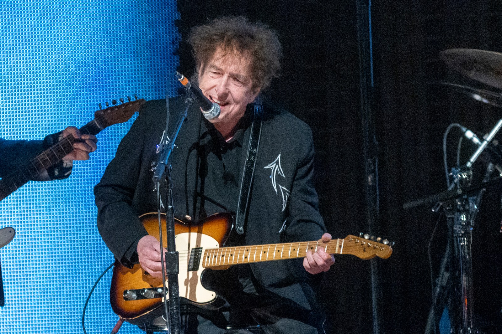 Watch Bob Dylan Cover the Pogues at Outlaw Tour Opening: Set List