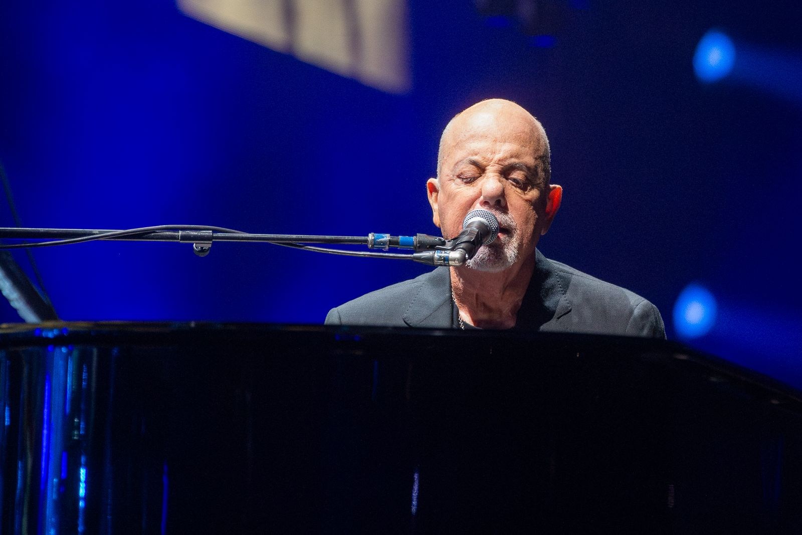 billy-joel-cancels-tour-after-diagnosis-of-rare-brain-disorder