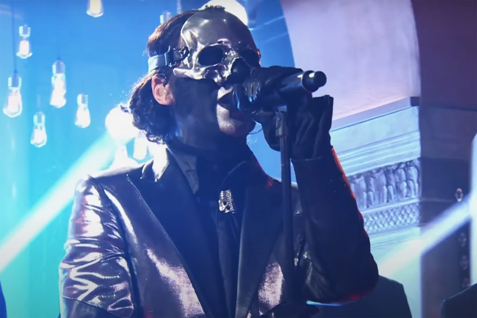 ghost’s-tobias-forge-sings-‘bohemian-rhapsody’-for-queen-members
