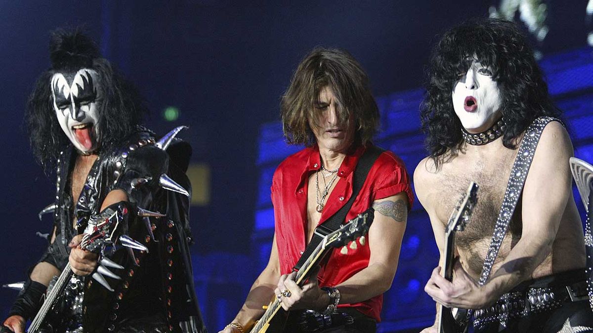 on-the-road-with-america’s-loudest-survivors:-aerosmith,-kiss,-and-the-making-of-honkin’-for-bobo