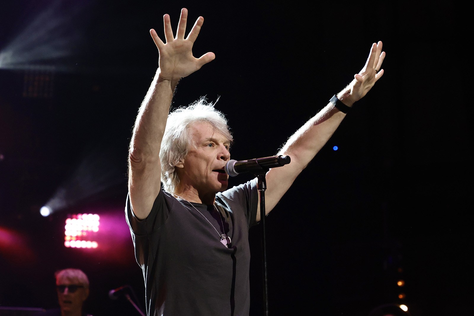 bon-jovi-plays-first-full-concert-since-2022:-set-list